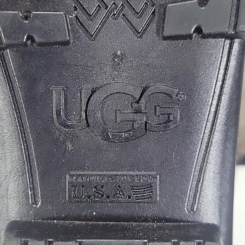 UGG shiny black